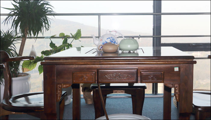 品茶閱山,以茶會(huì)友