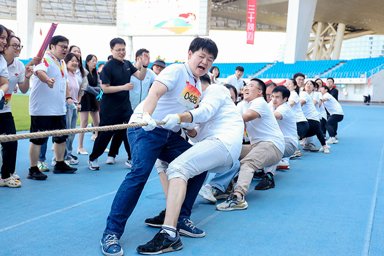 運(yùn)勸會(huì)比賽現(xiàn)場(chǎng),拔河比賽